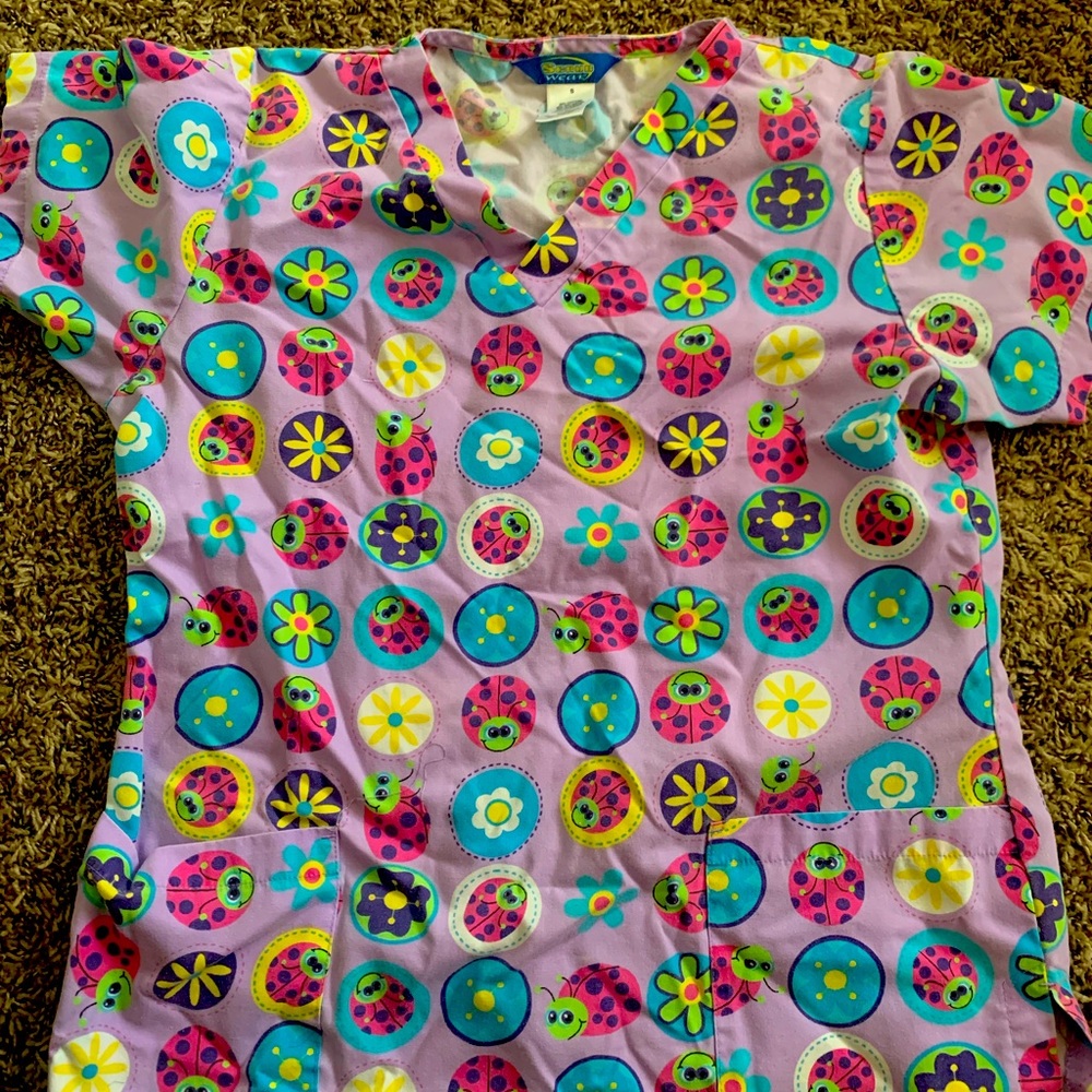 Scrub top size small